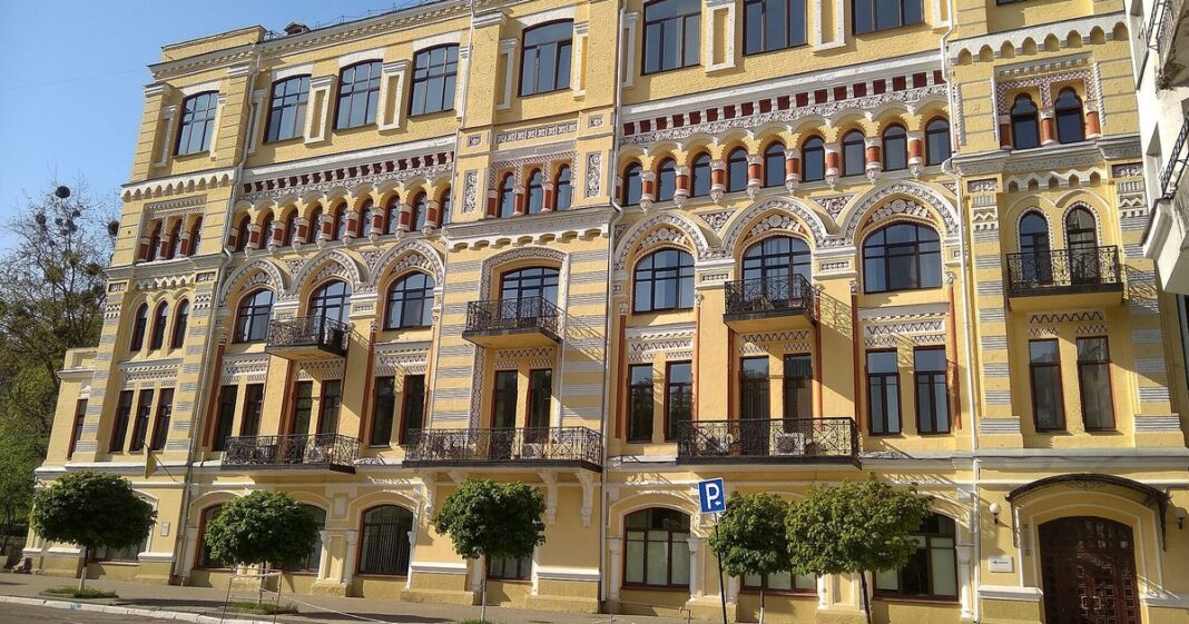 Здание: Теплоснабжение в Киеве (КП «Київтеплоенерго» и ЦКС)
